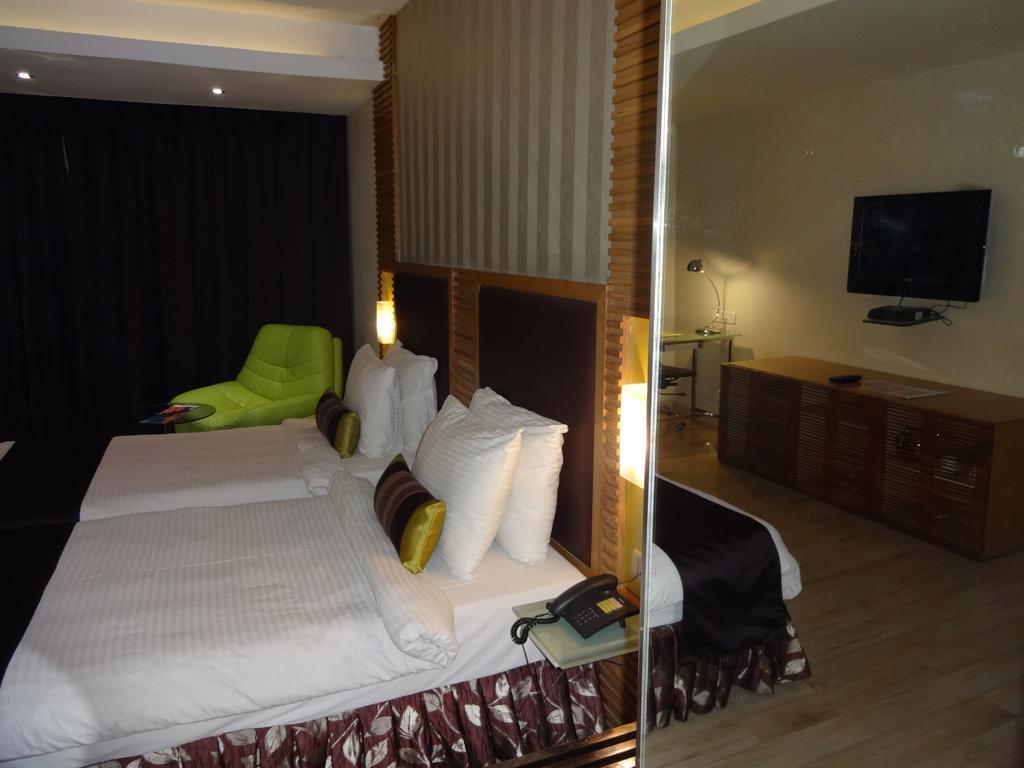 The Purple Leaf Hotels Hyderabad Exterior photo